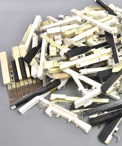 various-Huge lot of various keys as seen